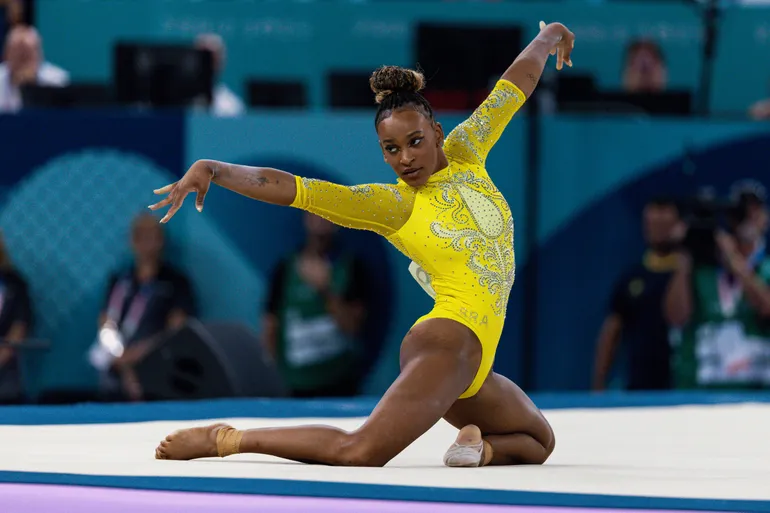 Rebeca Andrade no solo. (Icon Sport)