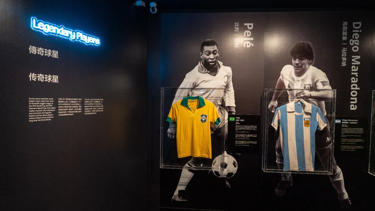 Pel&eacute; x Maradona: quem foi melhor? Copas, gols e t&iacute;tulos lado a lado