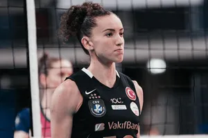 De saída da Turquia, Gabi faz técnico chorar e recebe elogios: “A melhor do mundo”