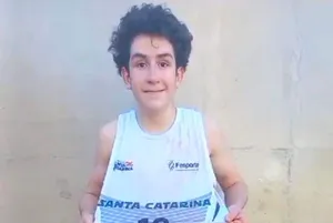 Driblando fronteiras no basquete: jovem do Amazonas representa Santa Catarina nos Jogos da Juventude