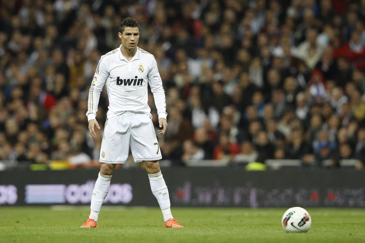 As 10 camisas mais bonitas do Real Madrid na hist&oacute;ria [2024]