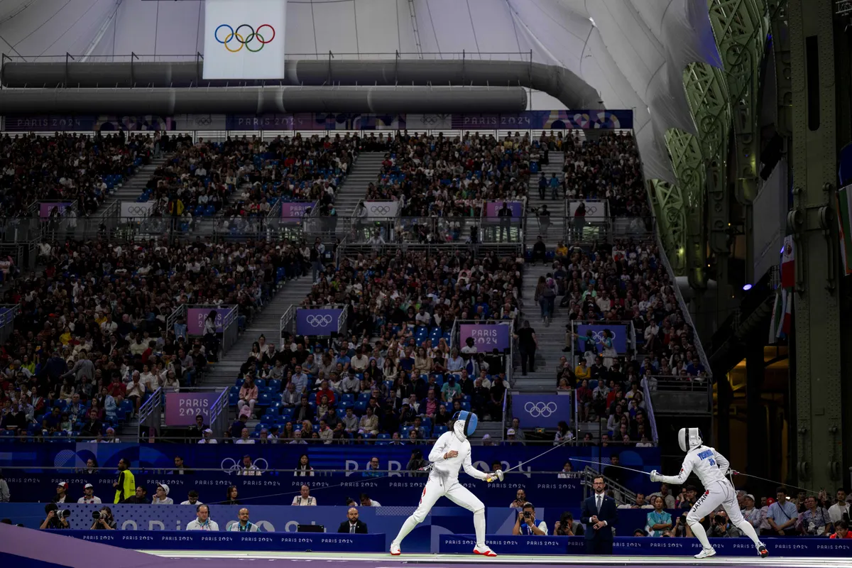 Yiwen Sun e Miho Yoshimura competindo durante o primeiro dia dos Jogos Olímpicos de Paris 2024 (Iconsport)