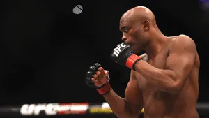 Ele derrotou Anderson Silva, foi campeão do UFC e vai se aposentar no auge