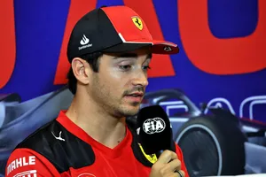 Apesar da Pole, Leclerc demonstra DESÂNIMO com Ferrari na F1