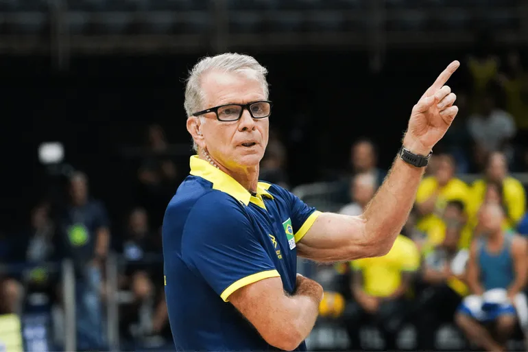 Bateu o martelo! Bernardinho confirma líbero e opostos titulares para as Olimpíadas 2024