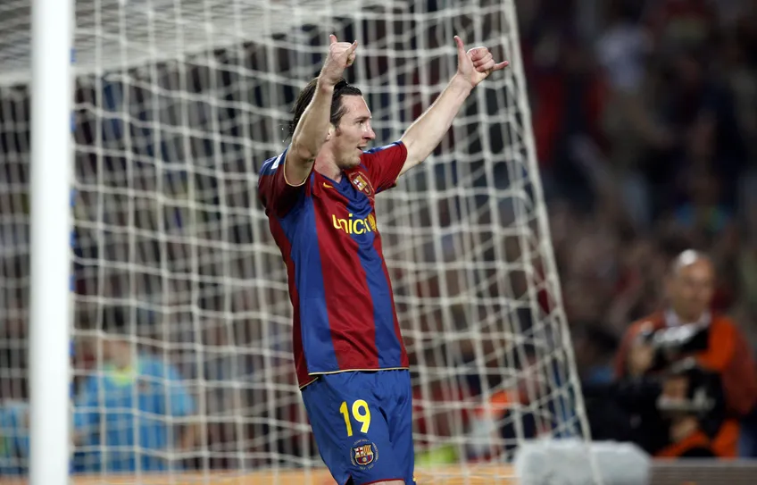 Messi se tornou jogador de futebol profissional no Barcelona