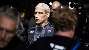 Brasileiro está fora da luta principal do UFC 294; veja o motivo da decisão
