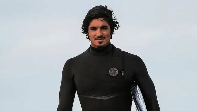 Gabriel Medina faz onda insana em praia no Litoral de SP: &ldquo;Capaz de criar a perfei&ccedil;&atilde;o&rdquo;