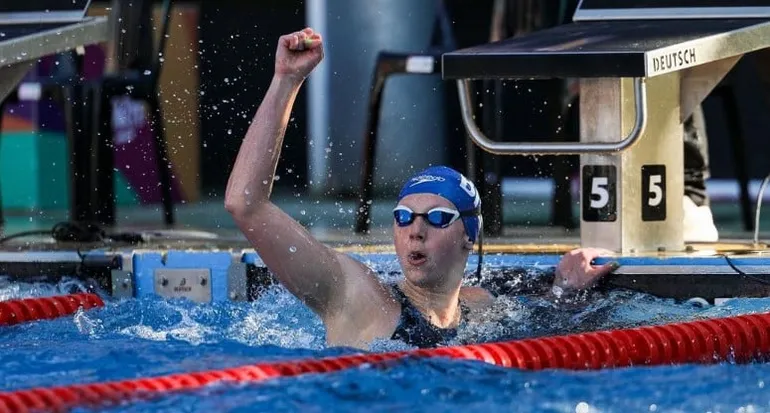 Após superar problemas pessoais, Stephanie Balduccini se tornou a nadadora mais jovem da Seleção Brasileira em 2023