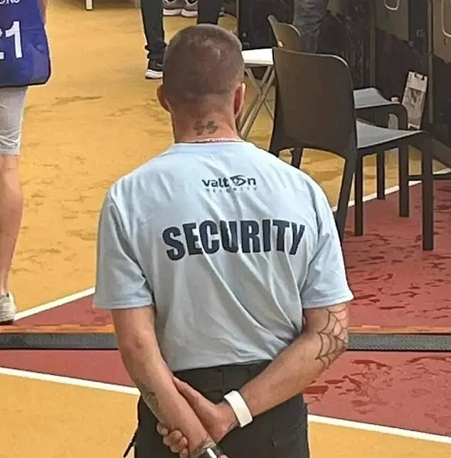 Membro do Mundial de Atletismo &eacute; demitido por tatuagem nazista