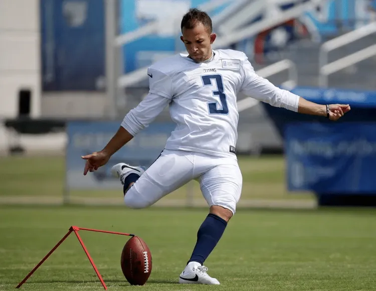 Bonamini durante treino do Tenesse Titans