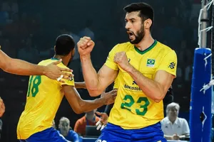 “Não estava dando certo”, maior bloqueador do Pré-Olímpico, Flávio analisa falhas contra Ucrânia e superação