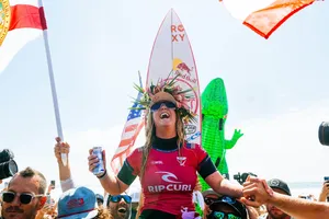 Caroline Marks domina Carissa Moore e é a campeã mundial de 2023