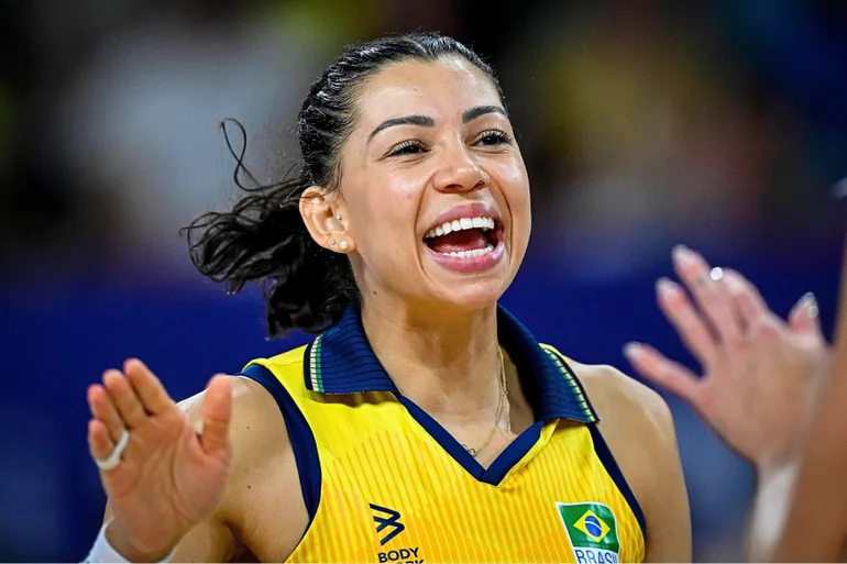 URGENTE! Carolana choca os fãs e anuncia aposentadoria da Seleção Brasileira de Zé Roberto