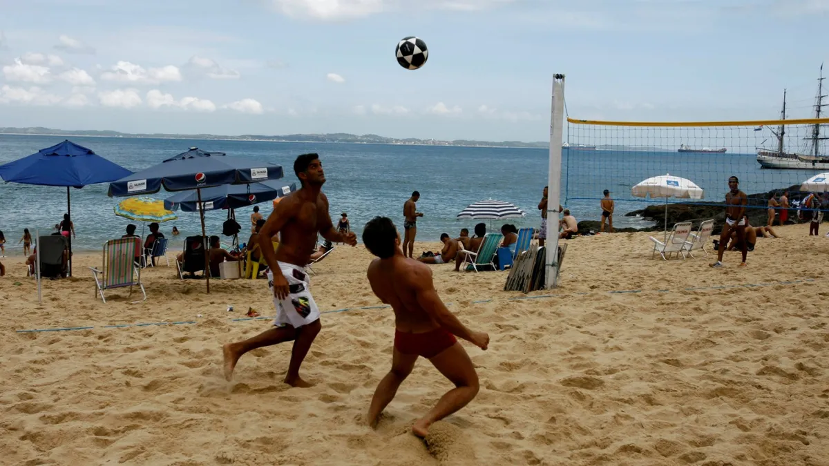 Regras do futev&ocirc;lei: pontua&ccedil;&atilde;o, quadra, toques e como se joga