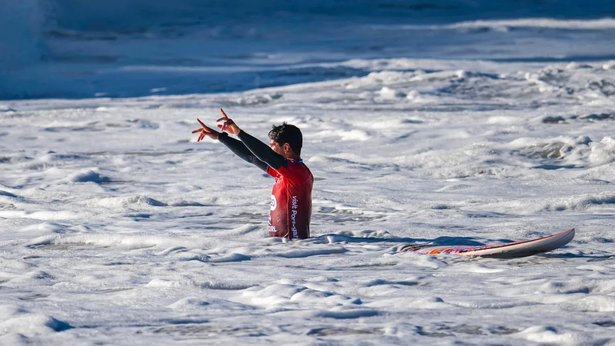 Gabriel Medina &eacute; vice-campe&atilde;o em Peniche ap&oacute;s vencer Italo Ferreira na semifinal