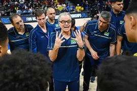 Improvisado por Bernardinho e sem espaço no Mundial, jogador desabafa: “Decepção e angústia”