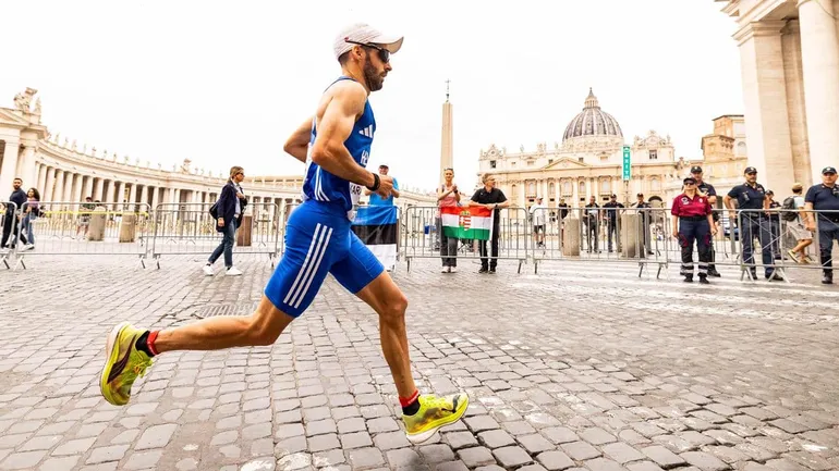 Qual o melhor t&ecirc;nis para correr? An&aacute;lise de 13 modelos (2025)