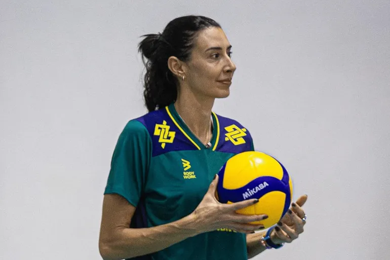 &ldquo;Melhor l&iacute;bero e levantadora do mundo&rdquo;, Sheilla surpreende e exalta for&ccedil;as de azar&atilde;o da Superliga
