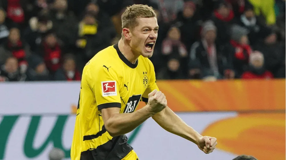 Julian Ryerson pelo Borussia Dortmund