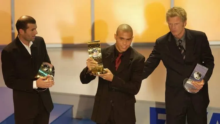 Ronaldo melhor jogador do mundo de 2002
