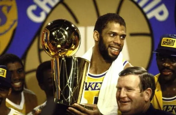 Kareem Abdul-Jabbar, do Los Angeles Lakers, maior MVP da NBA