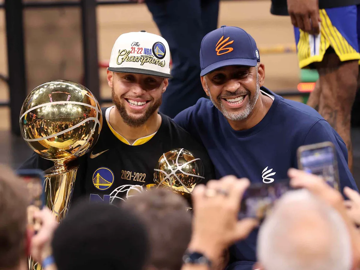 Stephen Curry ([auto_last_update format="Y" before=""]): história, títulos, salário e recordes na NBA