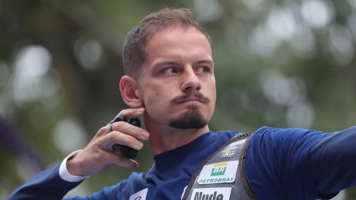 Marcus D&rsquo;Almeida avalia Sula e diz que tiro com arco &eacute; 90% cabe&ccedil;a
