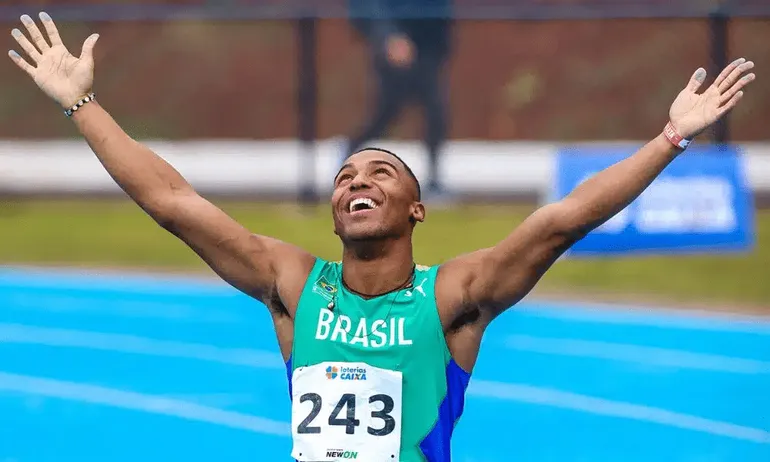 Erik Cardoso quebra recorde de lenda do atletismo e faz índice olímpico