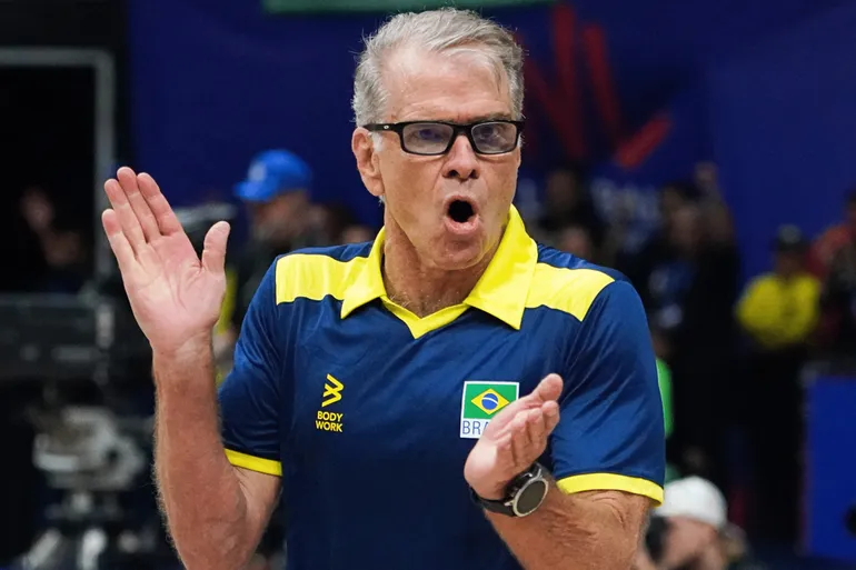 Titular da Seleção de Bernardinho vira-casaca e acerta com rival da Superliga