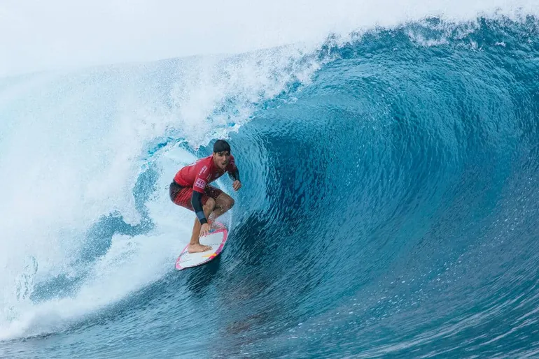 Melhores surfistas do mundo em todos os tempos e na atualidade (2025)