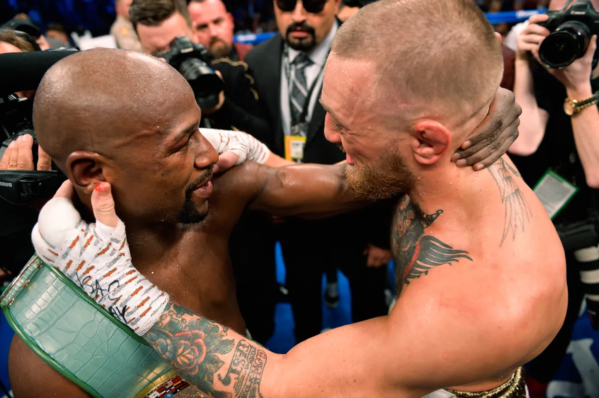McGregor e Mayweather ap&oacute;s a luta que gerou milh&otilde;es de d&oacute;lares para ambos - (IconSport)