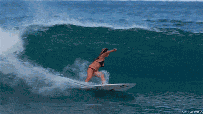 Manobra de rasgada no surf