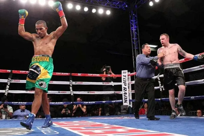 Esquiva Falc&atilde;o no boxe profissional