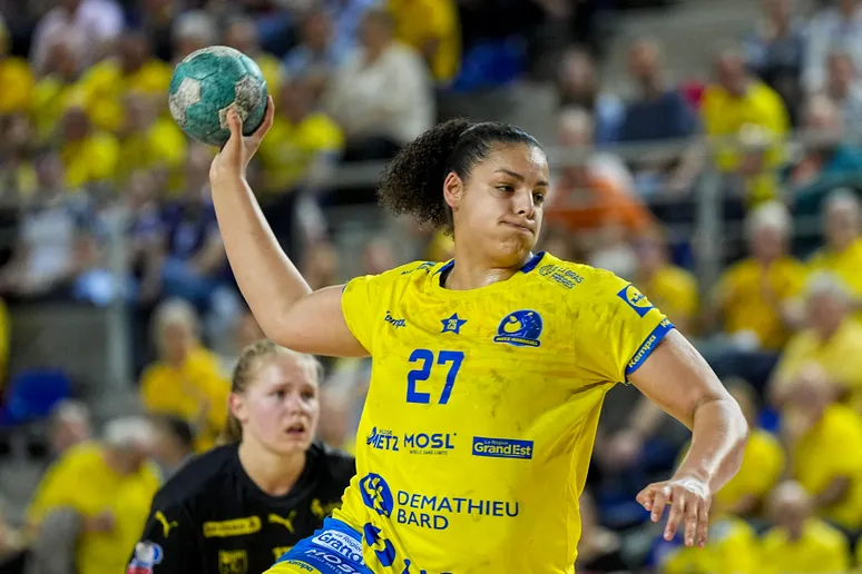 Sarah Bouktit &eacute; um dos destaque entre as jogadoras de handebol de 2024