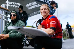 Ethan Ewing vence lesão e João Chianca de forma arrasadora