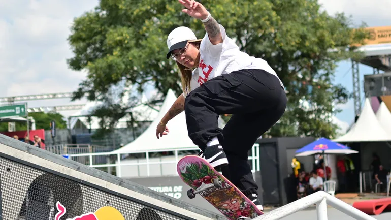 P&acirc;mela Rosa: a bicampe&atilde; mundial de skate que tenta vencer as les&otilde;es