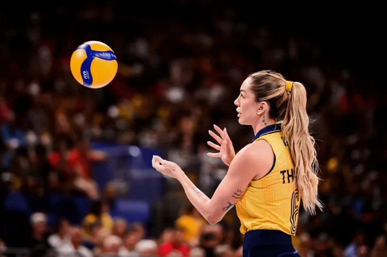 A central Thaísa é uma das jogadoras bicampeãs olímpicas pela Seleção Brasileira (Volleyball World)