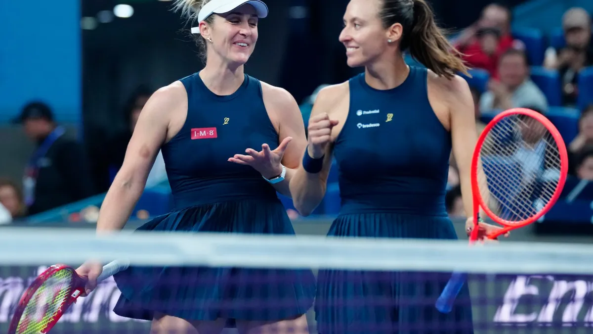 Luisa Stefani e Dabrowski s&atilde;o campe&atilde;s em Wuhan e assumem a lideran&ccedil;a da temporada