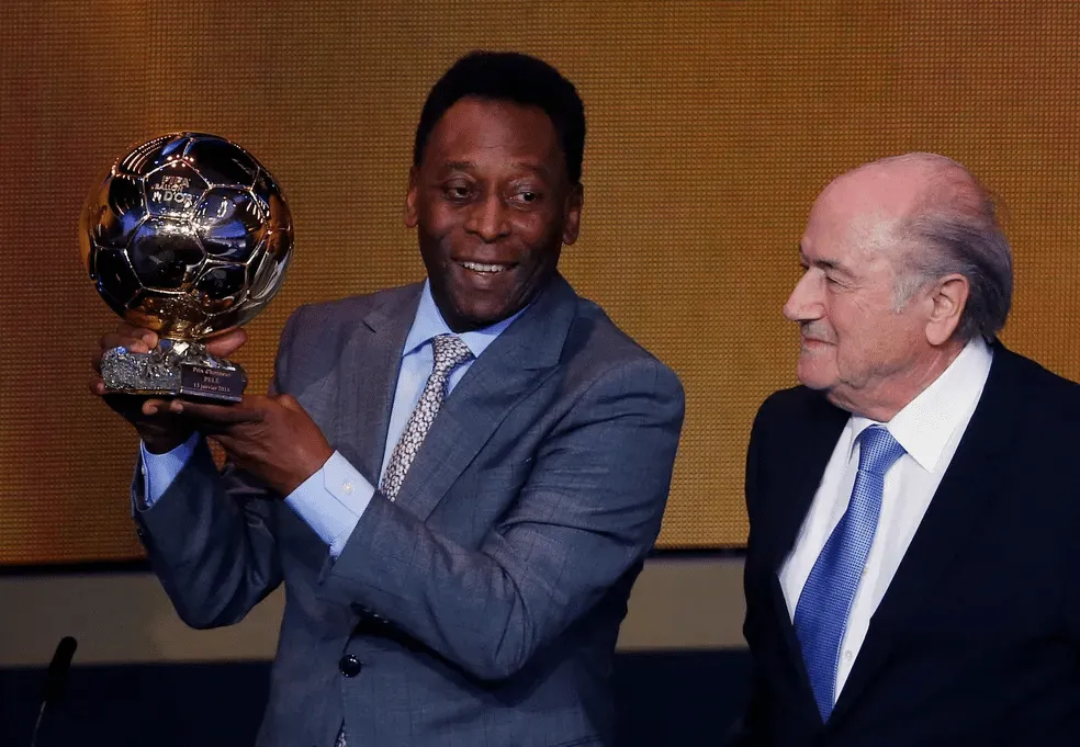 Pelé foi considerado 7 vezes campeão da Ballon d'Or/FIFA Ballon d'Or