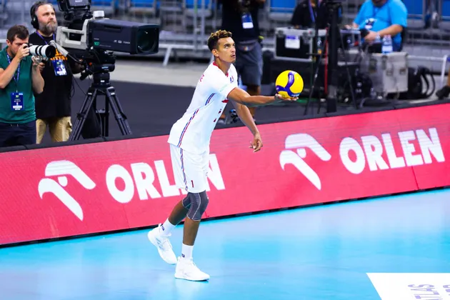 Saque no v&ocirc;lei