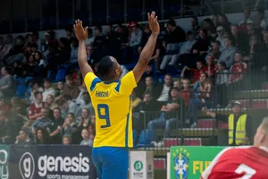 Craque da Seleção Brasileira supera lesão e celebra retorno com gol