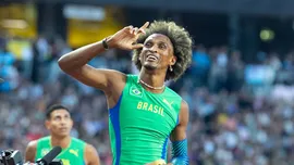 Alison dos Santos &eacute; indicado ao pr&ecirc;mio de Atleta do Ano da World Athletics