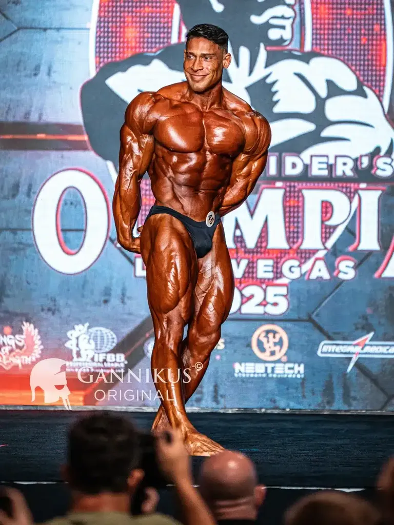 (FOTOS EM 4K) Ramon Dino rouba a cena nas prévias do Mr. Olympia 2025; veja apresentação