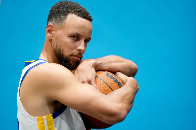 Stephen Curry assinou um péssimo contrato e criou uma dinastia na NBA