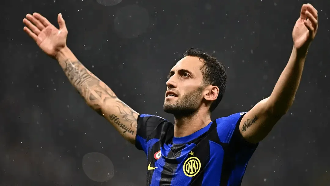 Hakan Calhanoglu anotou 13 gols na Serie A 2023/24