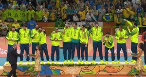 Campeão olímpico ABANDONA aposentadoria para jogar Superliga