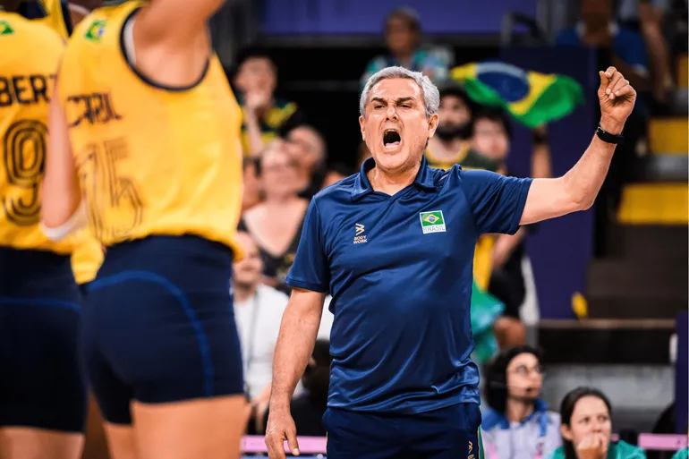 Os 9 melhores t&eacute;cnicos de v&ocirc;lei em todos os tempos (2026)