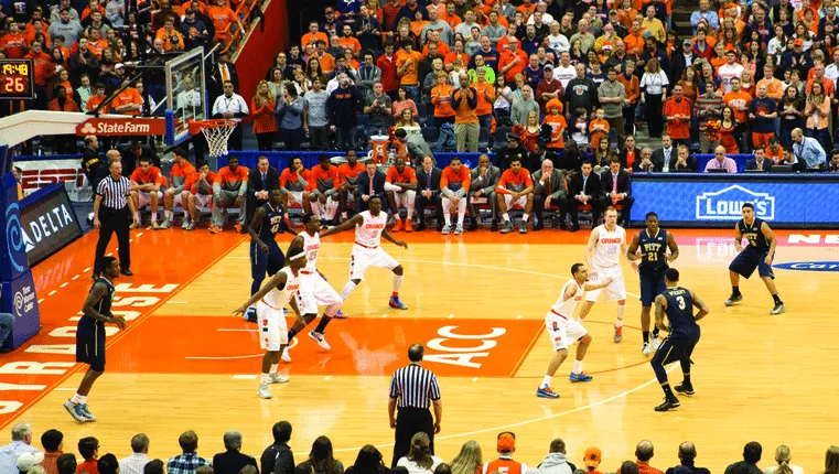 Marca&ccedil;&atilde;o 2-3 no basquete