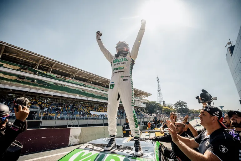 Gaetano Di Mauro faz relato emocionante após vitória heroica em Interlagos: “Vida de superação!”